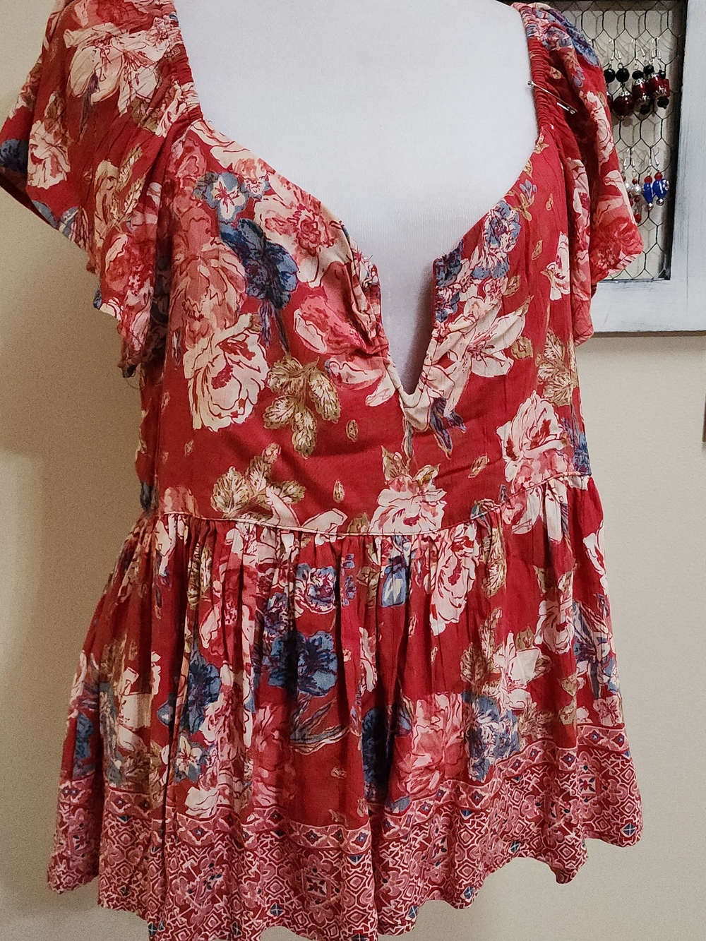 Angie Floral V-Neck Peplum Top - Red Floral Print Size Large